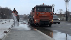 Улицы Южно-Сахалинска ежедневно чистят больше сотни рабочих и единиц техники