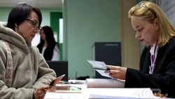 Владимир Семенчик: "Избиратели активно приходят, иногда целыми семьями"
