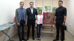 Рукодельницам Южно-Сахалинска подарили швейную машинку для пошива одежды бойцам СВО