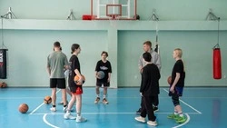 Лучшая игра с мячом: история  тренера из Синегорска, который прививает молодежи любовь баскетболу