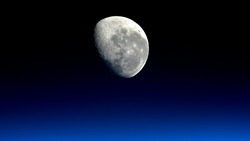 Лунный денежный календарь на август 2024: удачные даты для финансовых сделок