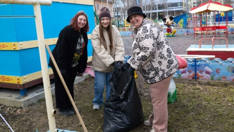Коллективы школ и детских садов Южно-Сахалинска присоединились к масштабной весенней уборке