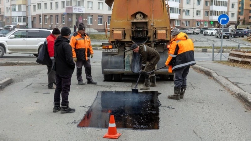 В Южно-Сахалинске стартовал ремонт дорог литым асфальтом