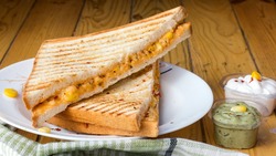 Сочный, хрустящий, ароматный: рецепт сэндвича, который захочется повторить