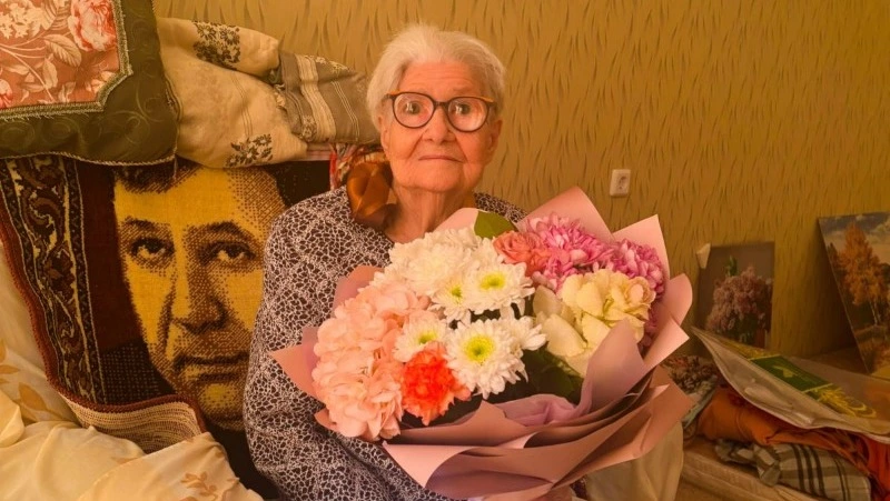В Южно-Сахалинске поздравили с 93-летием ветерана Великой Отечественной войны Прасковью Коротаеву