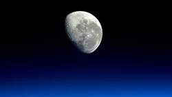 Лунный денежный календарь на август 2024: удачные даты для финансовых сделок
