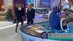 Владимиру Путину показали сахалинскую новогоднюю экспозицию на выставке «Россия»
