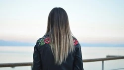 Лунный календарь окрашивания волос на октябрь-2024: благоприятные и неблагоприятные даты