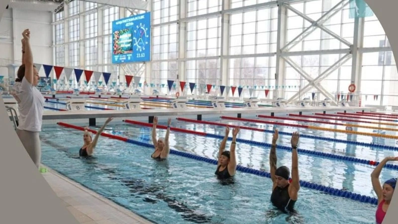 Будущие мамы на в Южно-Сахалинске занимаются аквааэробикой в рамках проекта «Счастливое материнство»