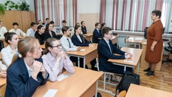 В школах Южно-Сахалинска проходят уроки профориентации для старшеклассников