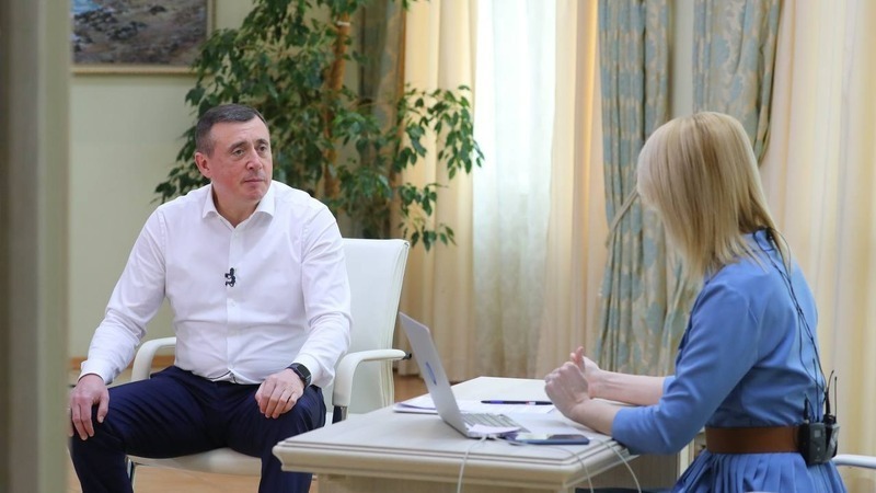Актуальные темы Южно-Сахалинска обсудили во время прямой линии с губернатором