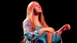 Cахалинская певица Мария Захарова уехала заниматься творчеством в алтайское село 