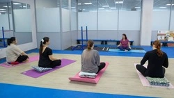 Для будущих мам Южно-Сахалинска проходят бесплатные занятия по йоге