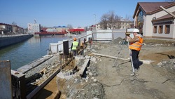 Третий этап благоустройства набережной реки Рогатки в Южно-Сахалинске вышел на финишную прямую