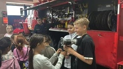 Сахалинские школьники побывали на экскурсии в пожарных частях 