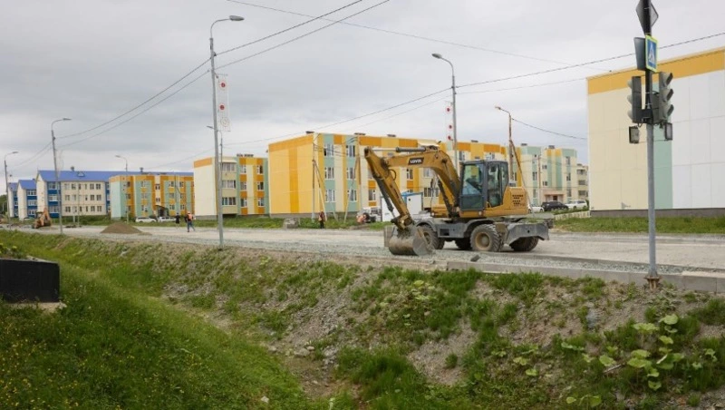 Мэр Южно-Сахалинска проинспектировал ход работ по благоустройству дворов и дорог в Дальнем