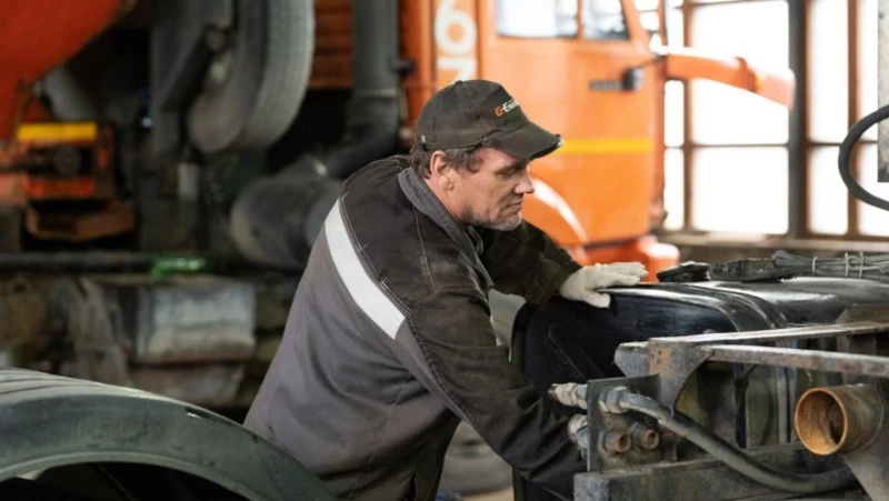 Дорожную технику в Южно-Сахалинске переводят на зимний режим работы