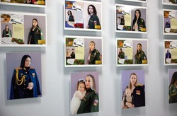 В Южно-Сахалинске открылась фотовыставка проекта «Жены героев»