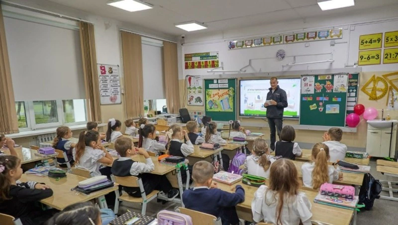 «БумБатл» пришел в южно-сахалинские школы: первоклассники своими руками создали бумагу из макулатуры